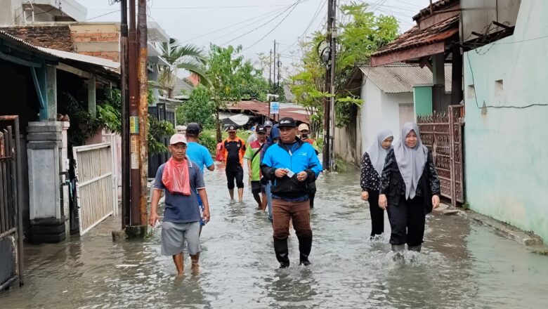 Sigap Tangani Banjir, Dinas PU Pemkot Bandar Lampung Kerja Keras Hingga Dini Hari