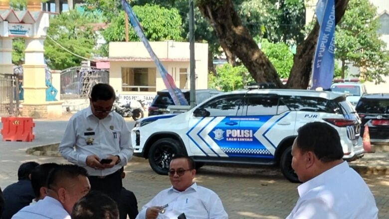 Sejumlah Pejabat Pemkab Lamsel Asik Nongkrong Saat Gubernur Lampung Rahmat Mirzani Djausal Sedang Sambutan