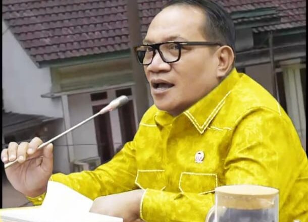 Anggota DPR RI Aprozi Alam Turun Langsung Bawa Bantuan untuk Korban Banjir Bandang Suoh