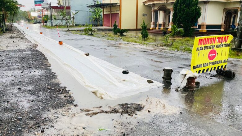 Diduga CV.Ade Jaya Perkasa Bangunan Jalan Bumi Daya Bumi Restu Trimomukti Asal Asalan