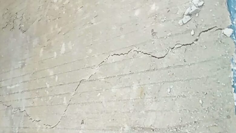 Baru Dikerjakan 2 Hari, Proyek Jalan Palas Pasemah Pembangunan Badan Jalan Retak – Retak Tak Menahan Usia 