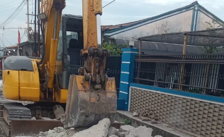 CV.Adie Jaya Perkasa Kembali Jadi Sorotan,Beton Bahu Jalan di Bongkar Karna Sudah Retak