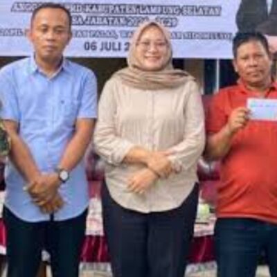 Tidak Terima Pembangunan Jalan Palas Pasemah di Beritakan, Yuti Rama Yanti ketua komisi III DPRD Dari Fraksi Gerindra  Rampas Hp dan Ancam Wartawan