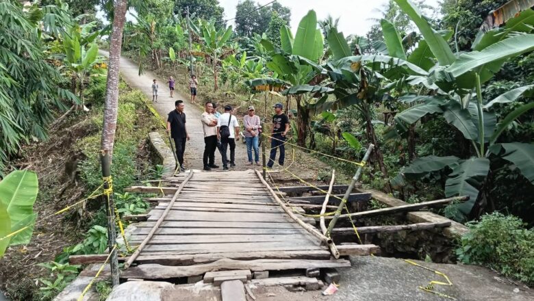 Jembatan Ambruk Di Gunung Botol Penengahan DPRD & Dinas PUPR Tinjau Lokasi, Warga Berharap Segera Di Bangun