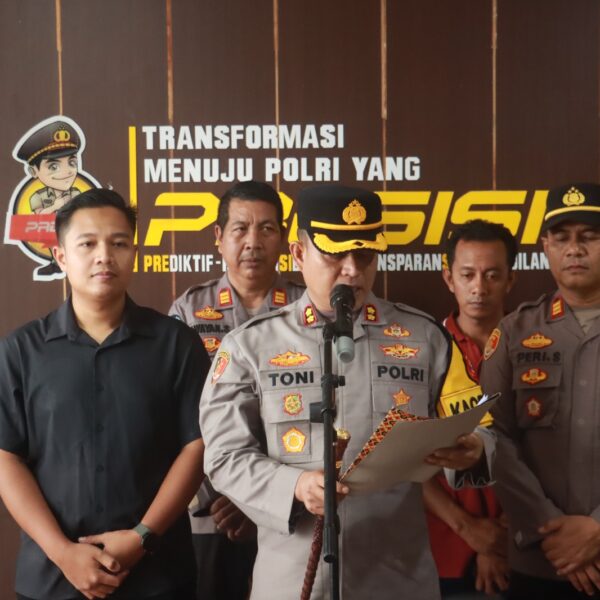 Pria Bacok Dua Warga di Dalam Toko ditangkap, Motif terungkap.