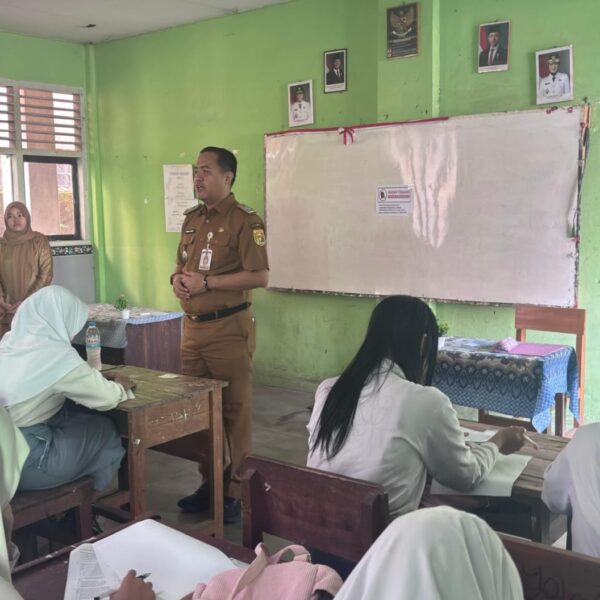 Kadisdikbud Kawal Langsung 79 Siswa SMA Siger ke Sekolah Baru, Pastikan Tak Ada Anak Putus Sekolah