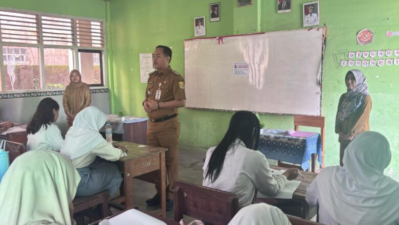 Kadisdikbud Kawal Langsung 79 Siswa SMA Siger ke Sekolah Baru, Pastikan Tak Ada Anak Putus Sekolah