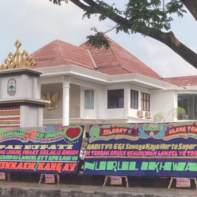 Polemik Karangan Bunga dan Pejabat Siap Dikritik, Momentum Refleksi bagi Pemerintah Kabupaten Lampung Selatan
