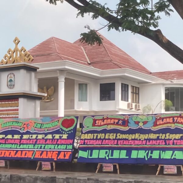 Polemik Karangan Bunga dan Pejabat Siap Dikritik, Momentum Refleksi bagi Pemerintah Kabupaten Lampung Selatan
