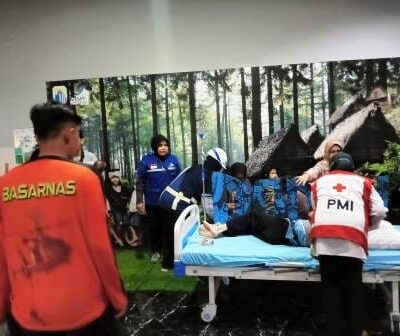 11 Orang Dirawat Akibat Kapal Batu Mandi Terbakar di Merak Banten